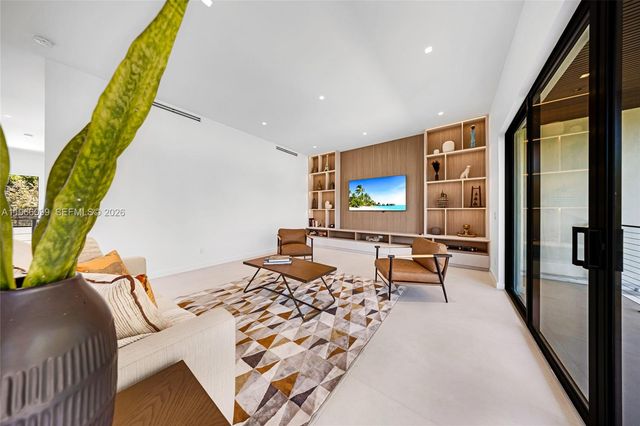 300 NE 48th St, Miami, FL 33137