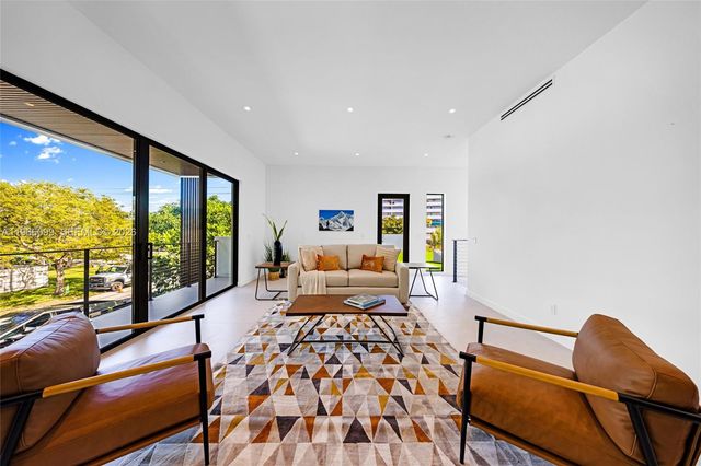 300 NE 48th St, Miami, FL 33137