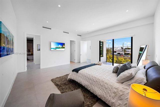 300 NE 48th St, Miami, FL 33137