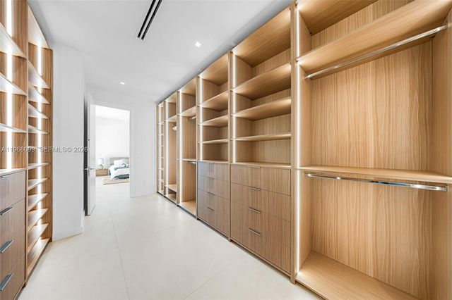 300 NE 48th St, Miami, FL 33137