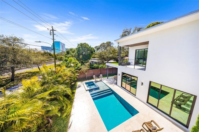 300 NE 48th St, Miami, FL 33137