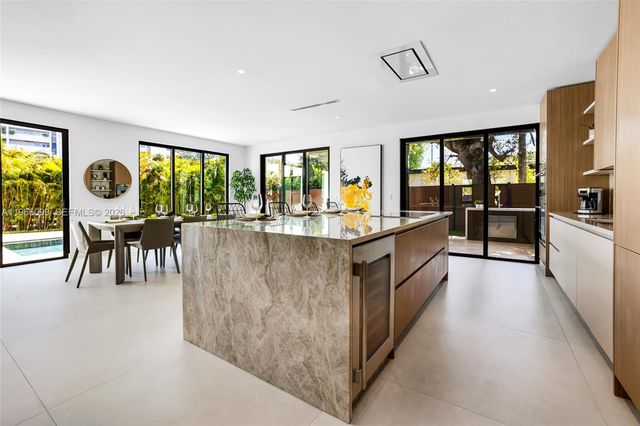 300 NE 48th St, Miami, FL 33137