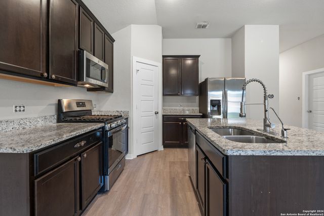 6919 Titan Park, Converse, TX 78109