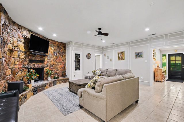 175 E Pleasant Run Road, Cedar Hill, TX 75104