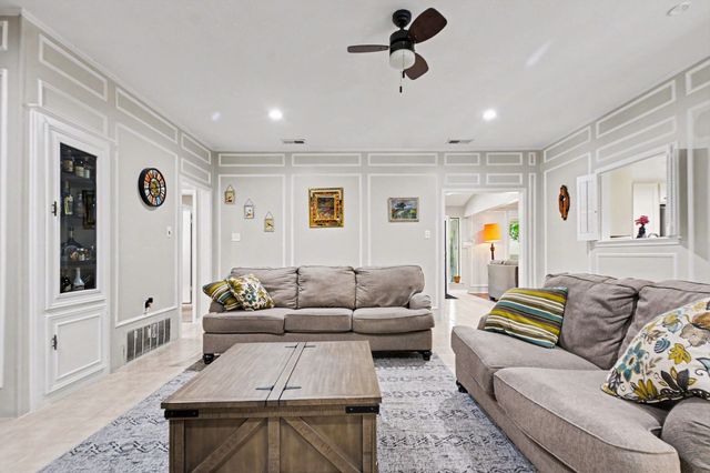 175 E Pleasant Run Road, Cedar Hill, TX 75104