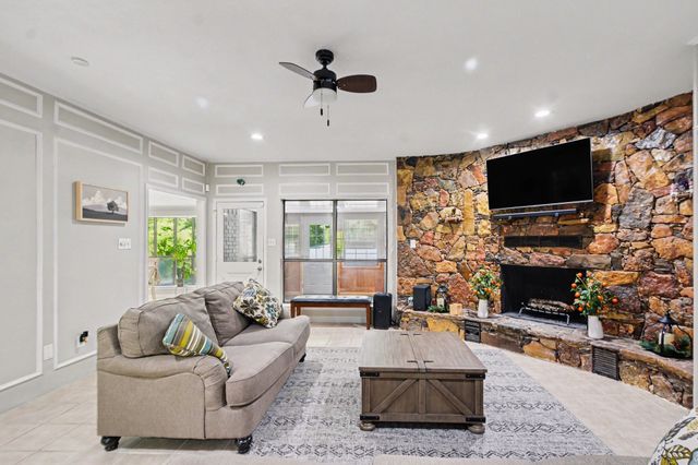 175 E Pleasant Run Road, Cedar Hill, TX 75104