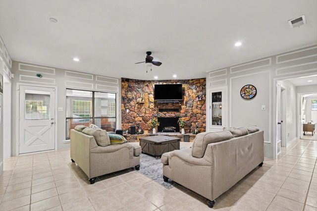 175 E Pleasant Run Road, Cedar Hill, TX 75104