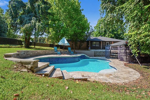 175 E Pleasant Run Road, Cedar Hill, TX 75104