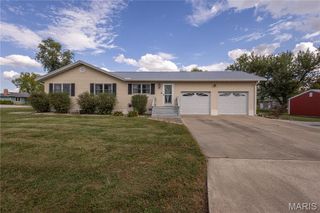 700 Ely St, Perry, MO 63462