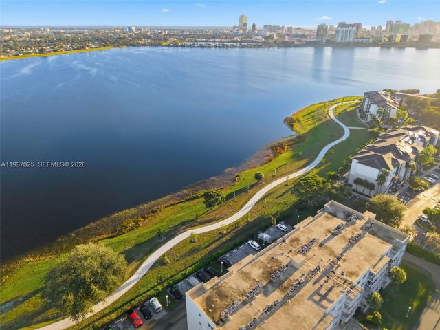 480 Executive Center Dr 3C, West Palm Beach, FL 33401