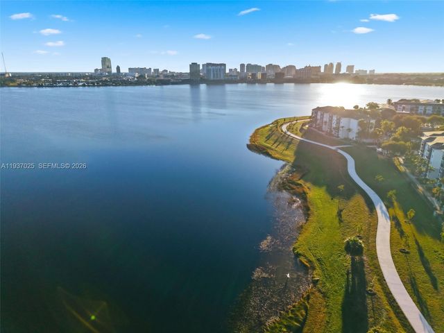 480 Executive Center Dr 3C, West Palm Beach, FL 33401