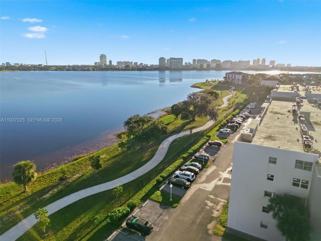 480 Executive Center Dr 3C, West Palm Beach, FL 33401