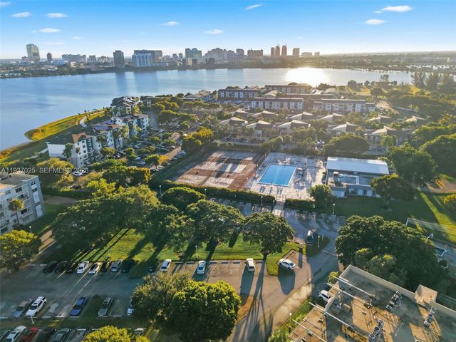 480 Executive Center Dr 3C, West Palm Beach, FL 33401