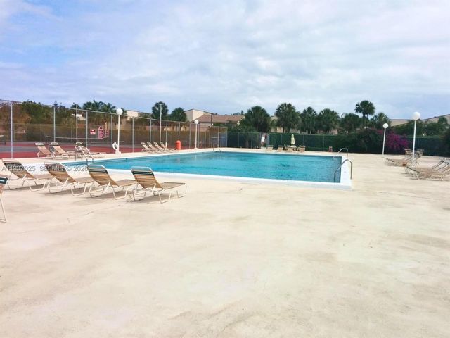 480 Executive Center Dr 3C, West Palm Beach, FL 33401