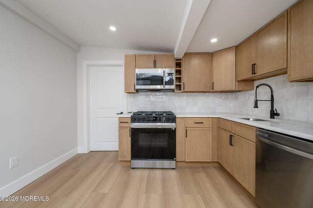 8 Orchard Street, Matawan, NJ 07747