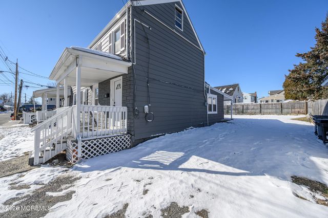 8 Orchard Street, Matawan, NJ 07747