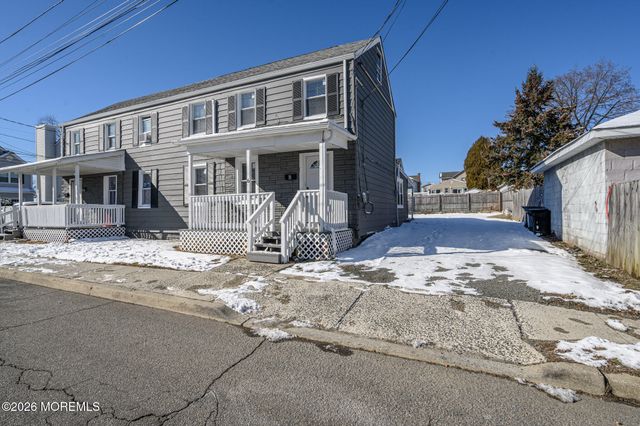 8 Orchard Street, Matawan, NJ 07747