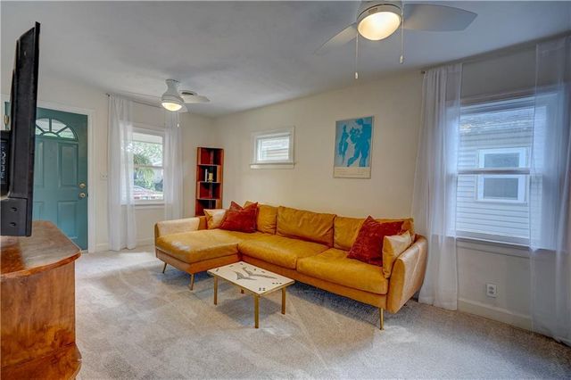 7602 PENNSYLVANIA Avenue, Kansas City, MO 64114