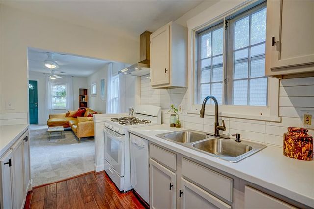 7602 PENNSYLVANIA Avenue, Kansas City, MO 64114