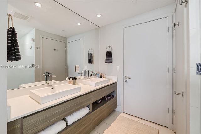 460 NE 28 704, Miami, FL 33137