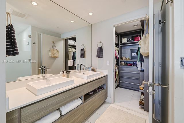 460 NE 28 704, Miami, FL 33137