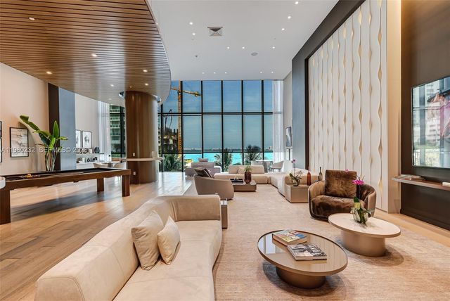 460 NE 28 704, Miami, FL 33137