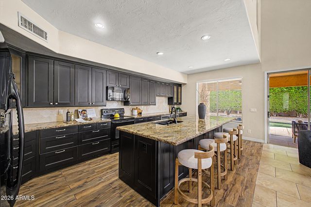 6140 W ORAIBI Drive, Glendale, AZ 85308
