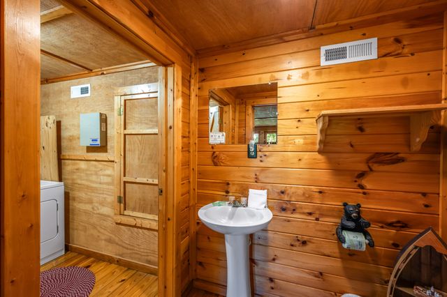 4154 Evans Chapel Rd, Sevierville, TN 37876
