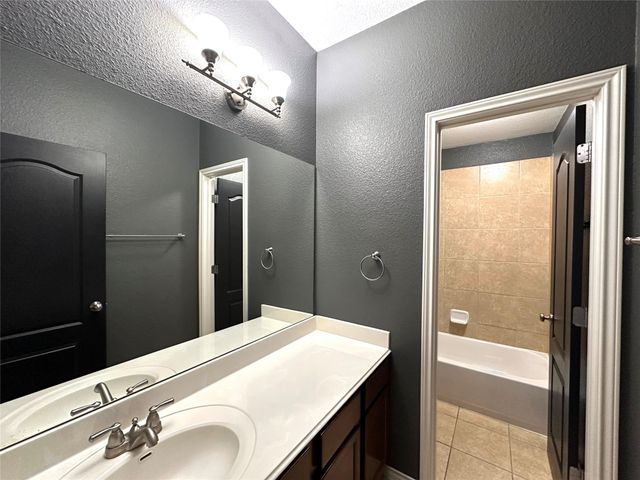 4601 Tiddle LN, Pflugerville, TX 78660