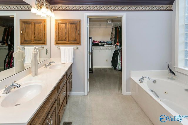 1023 Way Thru The Woods SW, Decatur, AL 35603
