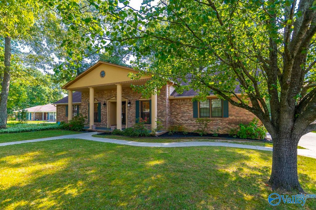 1023 Way Thru The Woods SW, Decatur, AL 35603