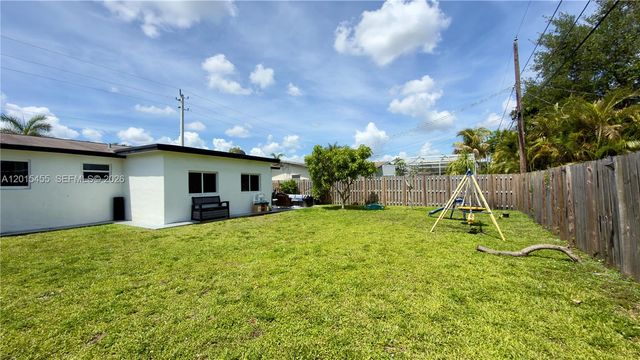 8357 NW 25th Ct, Sunrise, FL 33322