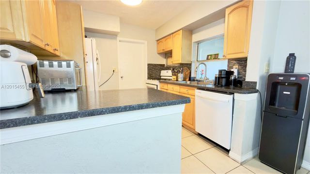 8357 NW 25th Ct, Sunrise, FL 33322