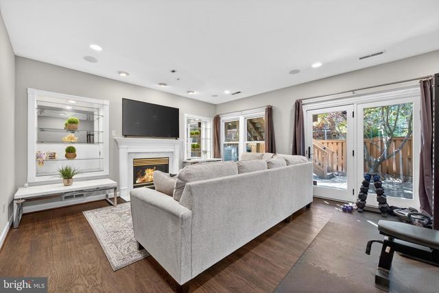 7522 CHRISLAND CV, Falls Church, VA 22042