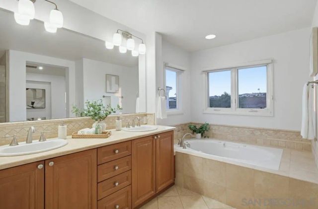 5448 Caminito Bayo, La Jolla, CA 92037