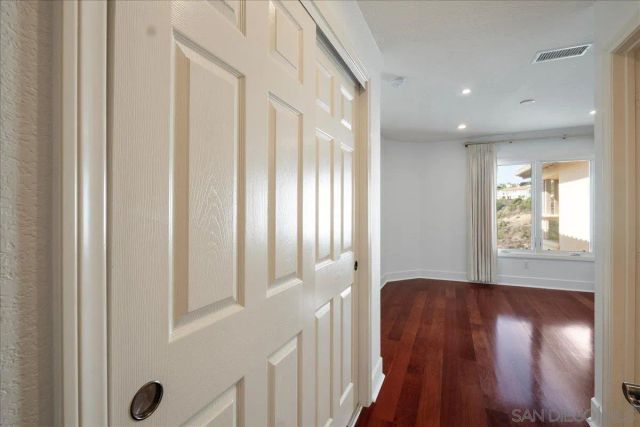 5448 Caminito Bayo, La Jolla, CA 92037