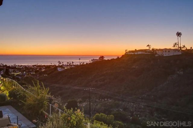 5448 Caminito Bayo, La Jolla, CA 92037