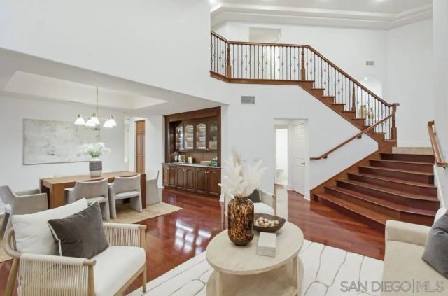 5448 Caminito Bayo, La Jolla, CA 92037