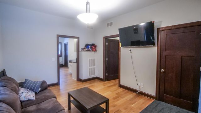 2502 18th Avenue S, Minneapolis, MN 55404