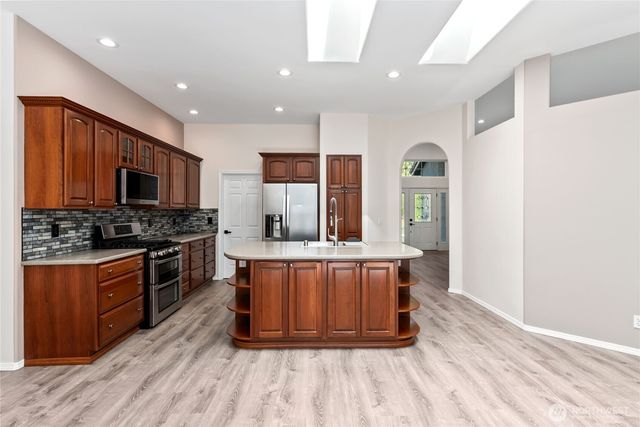 7094 SW Dundee Court, Port Orchard, WA 98367