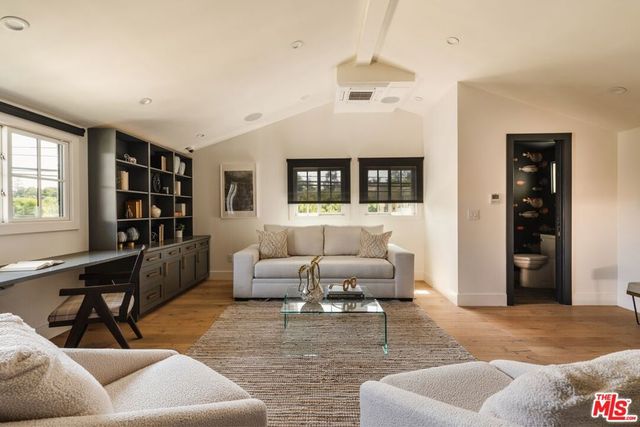 252 N Kenter Avenue, Los Angeles, CA 90049