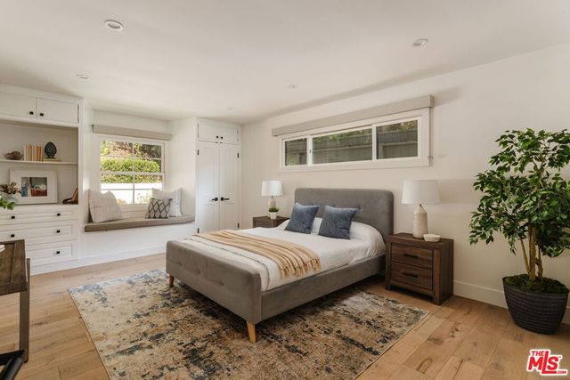 252 N Kenter Avenue, Los Angeles, CA 90049