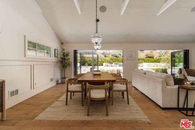 252 N Kenter Avenue, Los Angeles, CA 90049