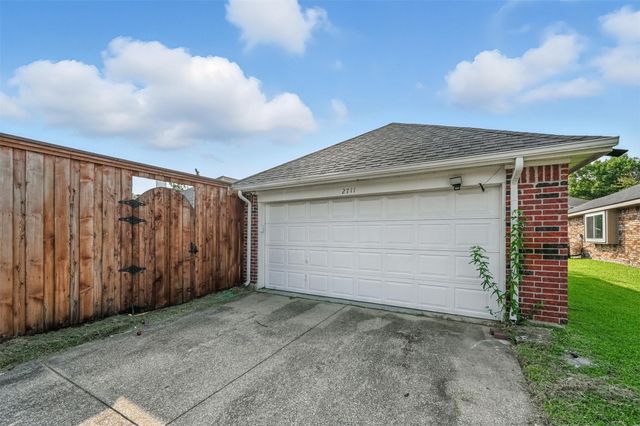 2711 Primrose Lane, Rowlett, TX 75089