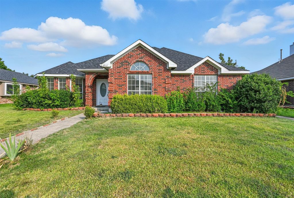 2711 Primrose Lane, Rowlett, TX 75089