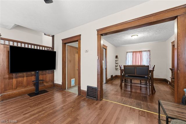 2240 12th Street SW, Akron, OH 44314