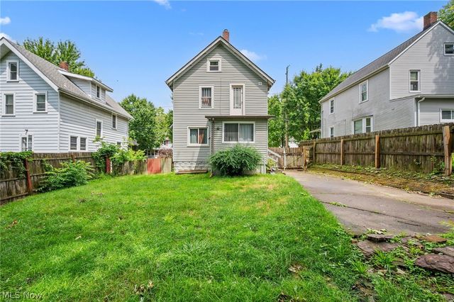 2240 12th Street SW, Akron, OH 44314