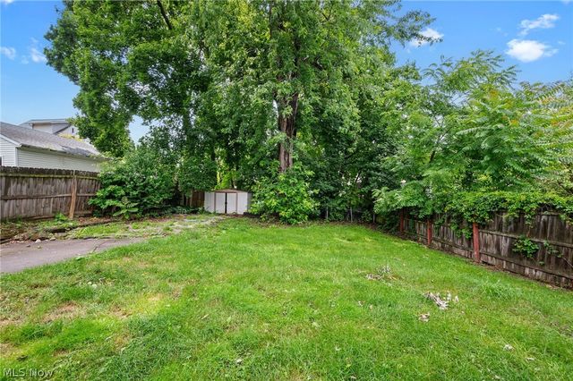 2240 12th Street SW, Akron, OH 44314