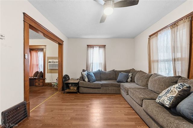 2240 12th Street SW, Akron, OH 44314