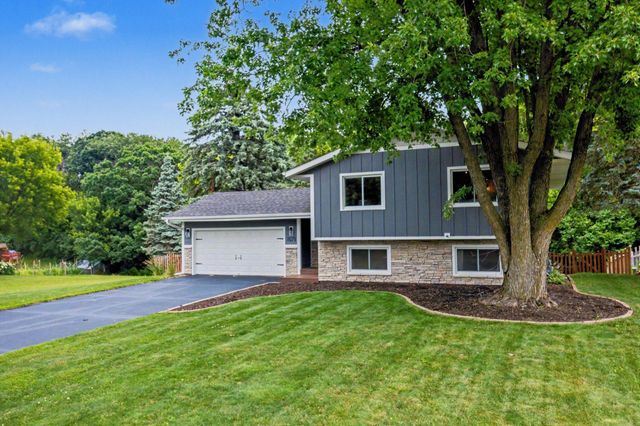 1579 Hilo Avenue N, Oakdale, MN 55128